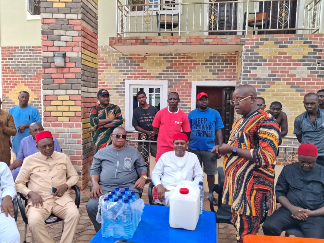 CHIEF UCHE NNAJI PAYS CONDOLENCE VISIT TO THE FAMILY OF BARR. GEORGE OGARA
